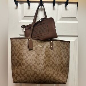 Coach D1877-F36658 Reversible City Tote w Pouch Signature Khaki & Camel BNWT